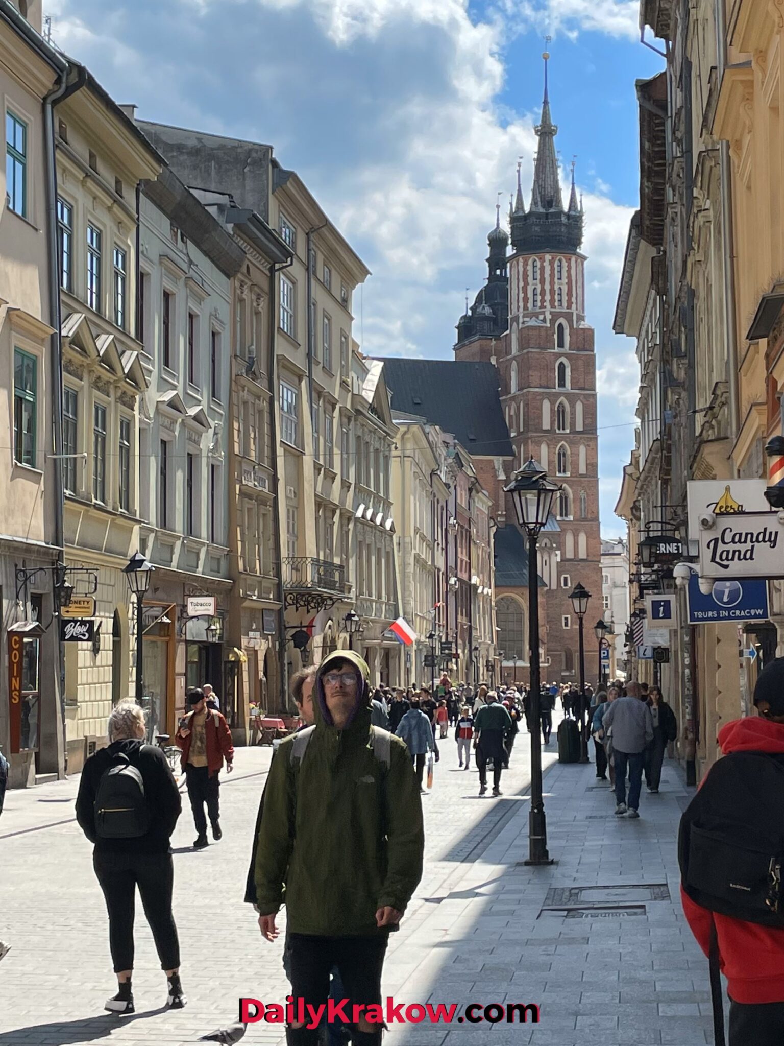 How far is Krakow city centre from the Old Town? What is